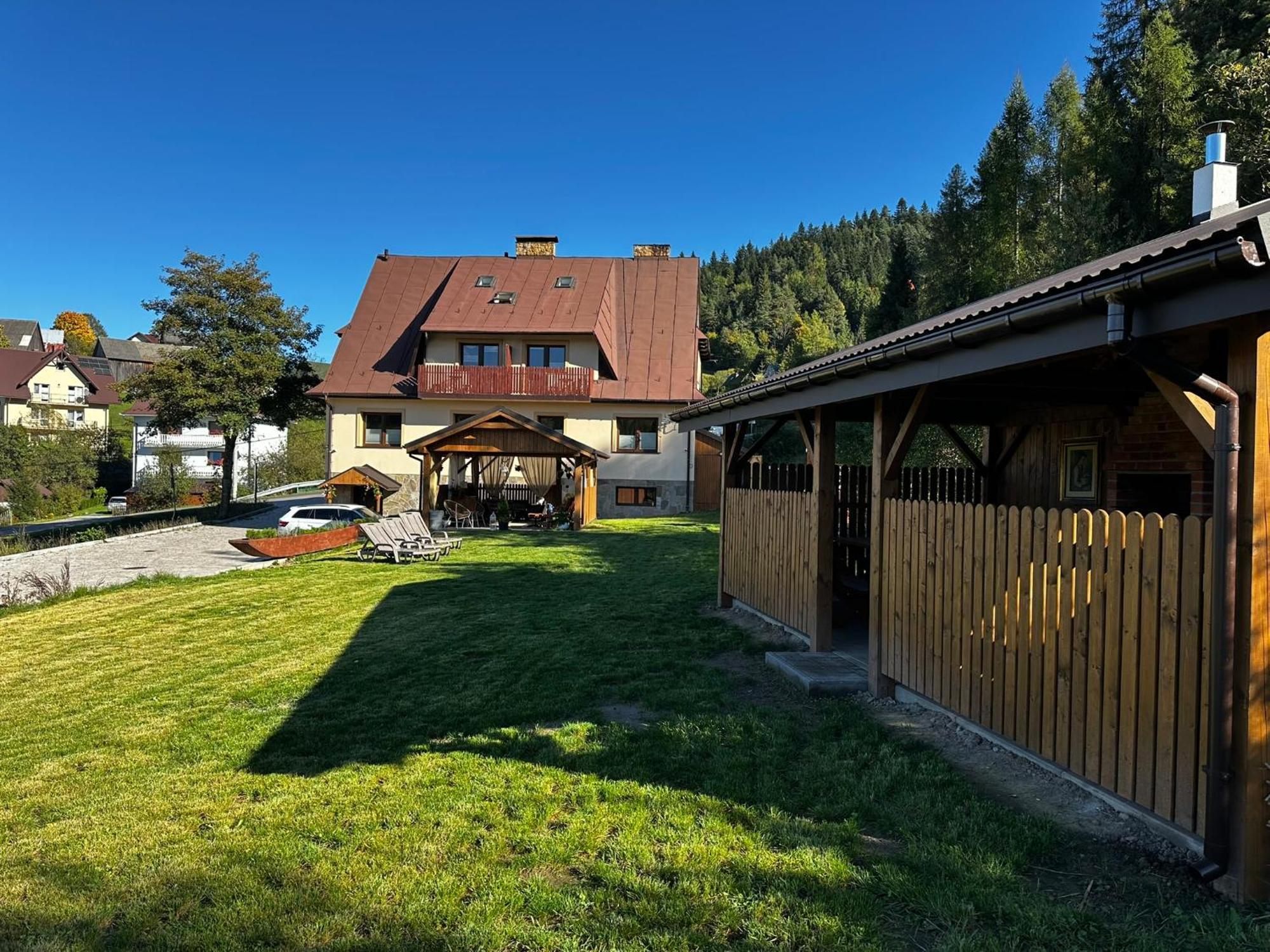 Gosciniec Stara Szkola Hotel Haluszowa Exterior photo