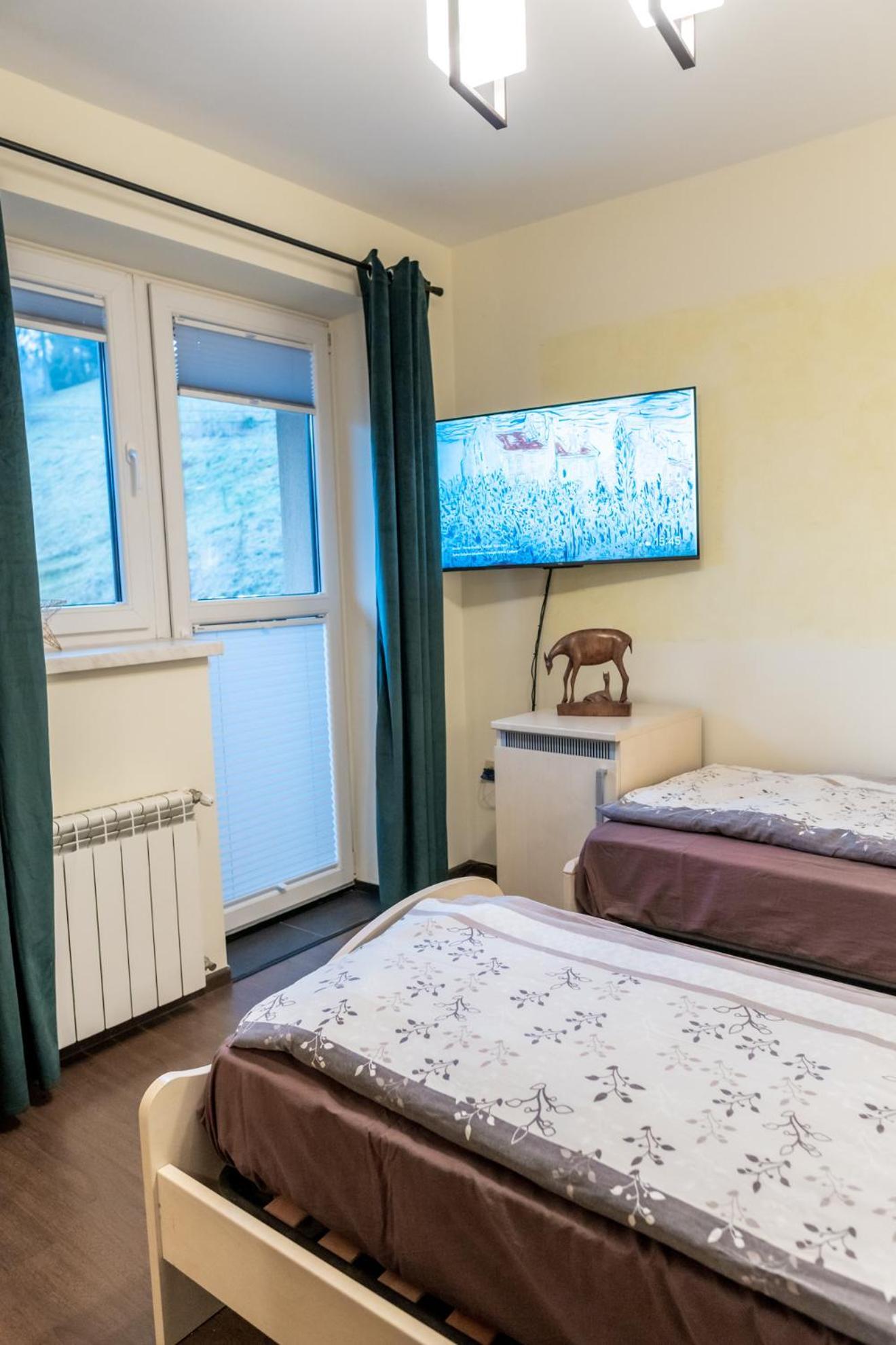 Gosciniec Stara Szkola Hotel Haluszowa Exterior photo